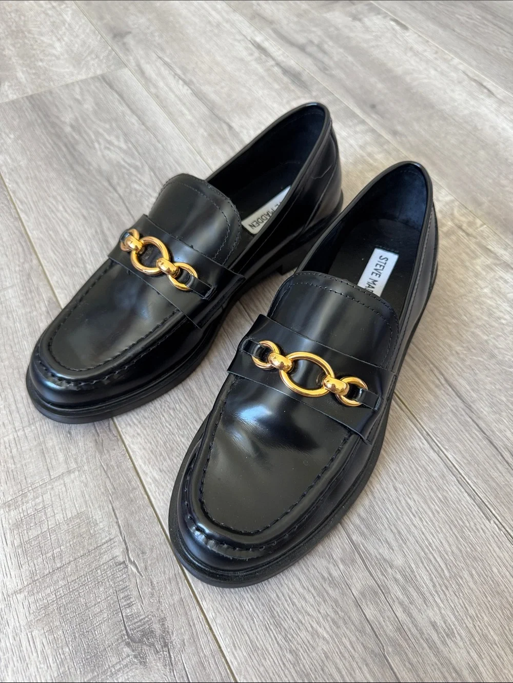 Steve Madden Linka Black Leather Gold Chain Loafers Preppy Classic Size 8.5